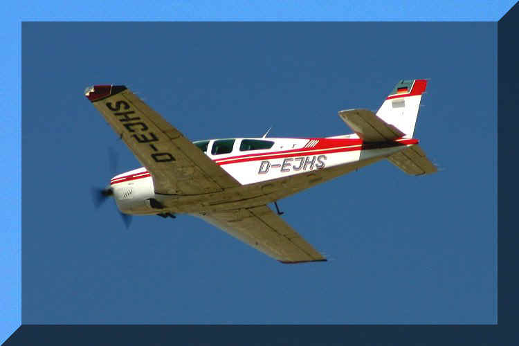 Beech F33A Bonanza, click to open in large format