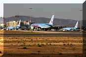 Boeing 737-8K5 e Boeing 757-204, click to open in large format