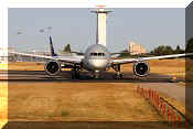 Boeing 787-8 Dreamliner, click to open in large format