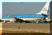 Boeing 737-8K2, click to open in large format