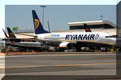 Boeing 737-8AS, click to open in large format