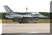 F-16B Fighting Falcon, click to open in large format